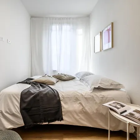 Apartment Emilia Young Modena